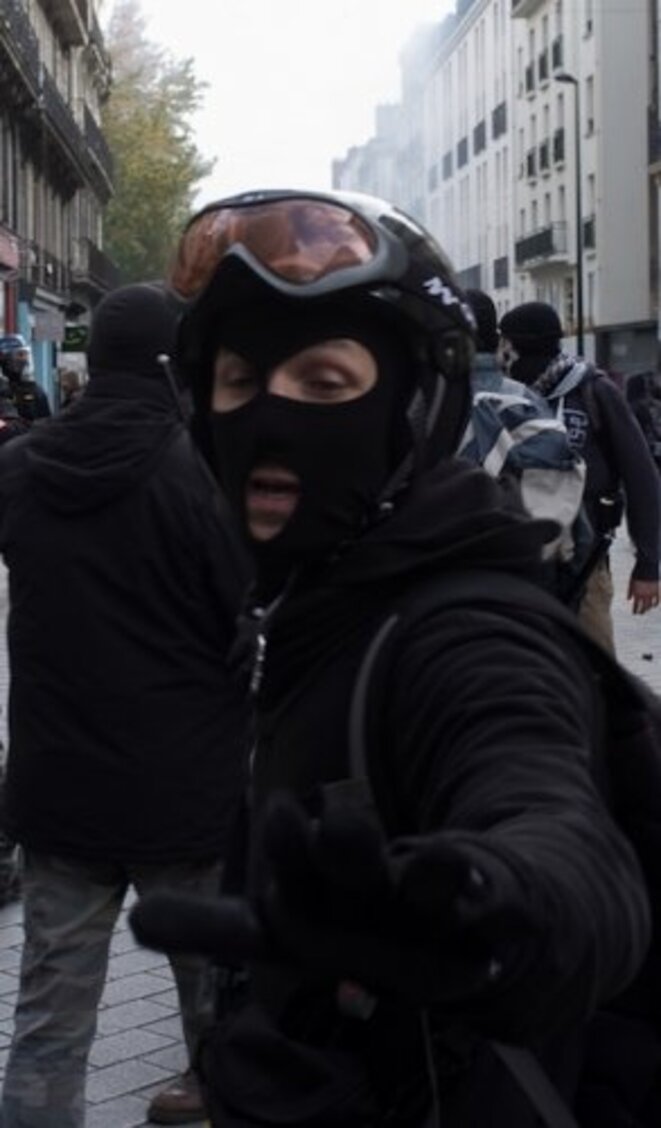 Cet-homme-est-il-un-casseur-Non-c-est-un-policier Cet-homme-est-il-un-casseur-Non-c-est-un-policier