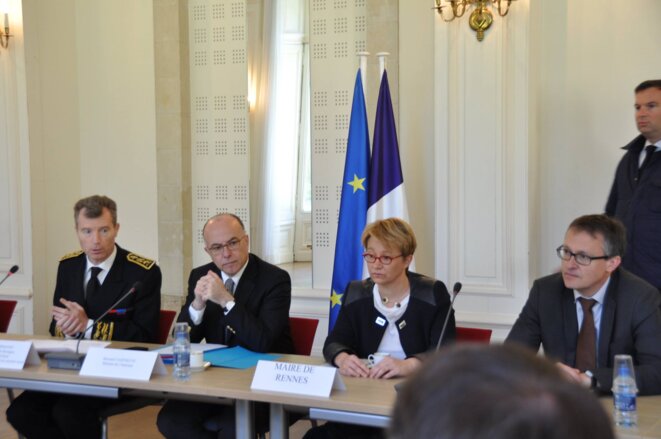 Le 15 mai, (de gauche à droite) le nouveau préfet Christophe Mirmand, Bernard Cazeneuve, la maire (PS) Nathalie Appéré et le procureur Nicolas Jacquet. © DR