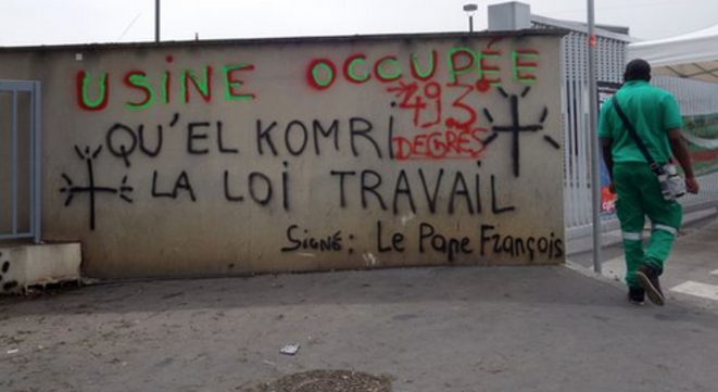 Blocage de l'usine de déchets d'Ivry-sur-Seine, en juin 2016. © Rachida El Azzouzi