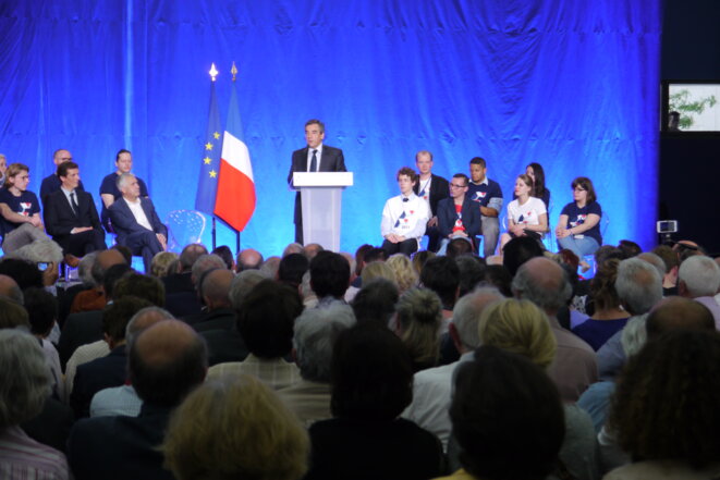 Les jeunes aux côtés de François Fillon à Boulogne-Billancourt, le 7 juin 2016 © AD Les jeunes aux côtés de François Fillon à Boulogne-Billancourt, le 7 juin 2016 © AD