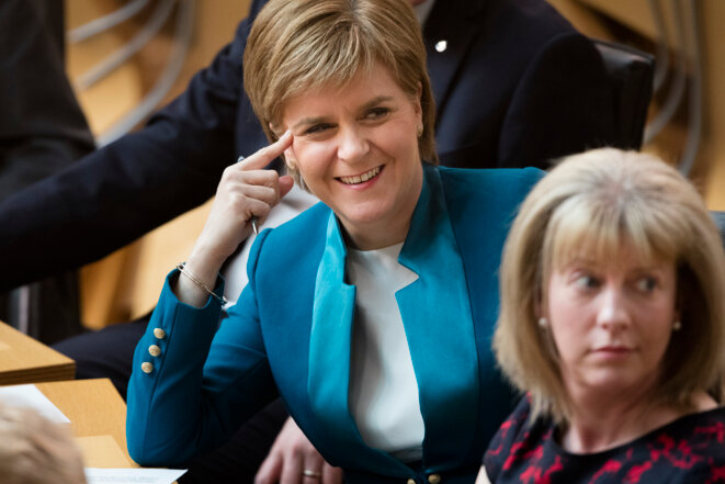 L'indépendantiste Nicola Sturgeon au Parlement écossais, le 17 mai 2016. © James Glossop / Reuters L'indépendantiste Nicola Sturgeon au Parlement écossais, le 17 mai 2016. © James Glossop / Reuters