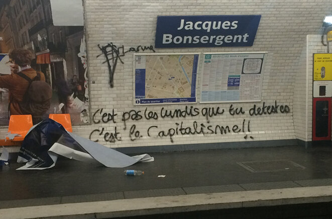 Après la manifestation du 1er mai et l'évacuation de la place de la République, tag dans la station Jacques Bonsergent. © CG