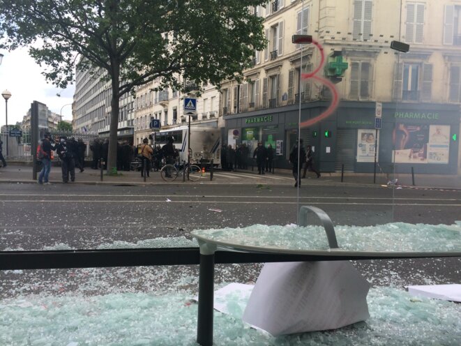 Un arrêt de bus ravagé sur le parcours © CG Un arrêt de bus ravagé sur le parcours © CG