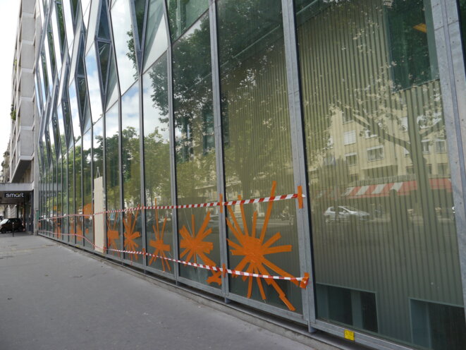 La façade de l'hôpital Necker, boulevard du Montparnasse, le 15 juin. © D.I.