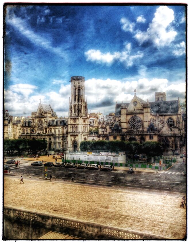 UN ŒIL est TOMBÉ à TERRE