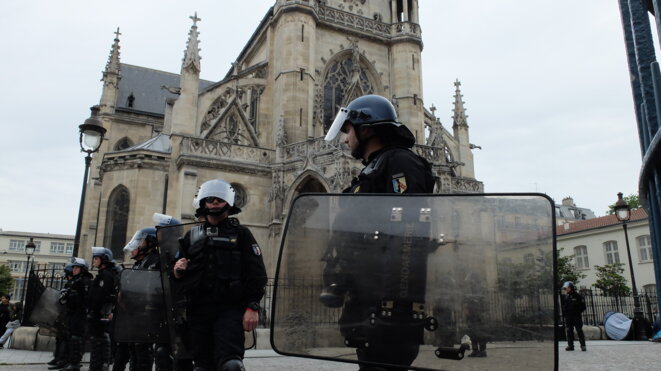 Harcèlement des migrants et migrantes à Paris, par une personne solidaire