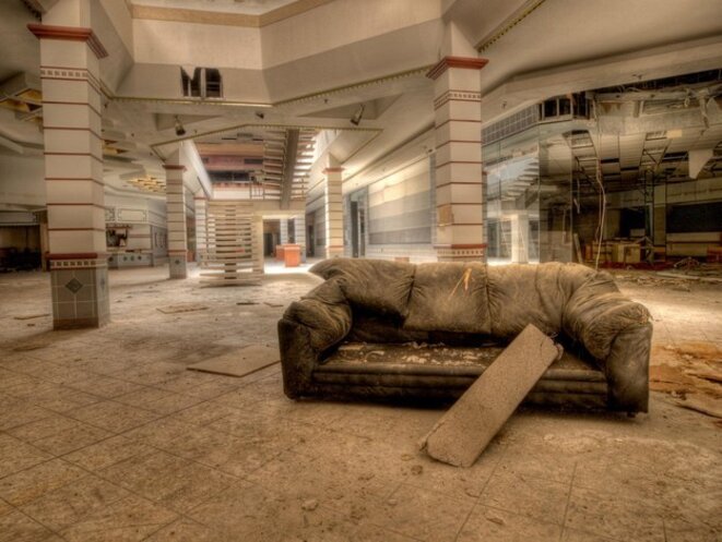 Rolling Acres Mall: Akron, Ohio © Jonny Joo Rolling Acres Mall: Akron, Ohio © Jonny Joo