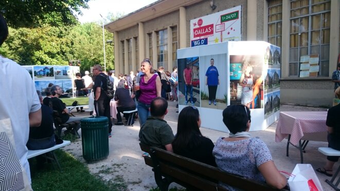Alignés sur un banc © CR/ArchiDB Alignés sur un banc © CR/ArchiDB