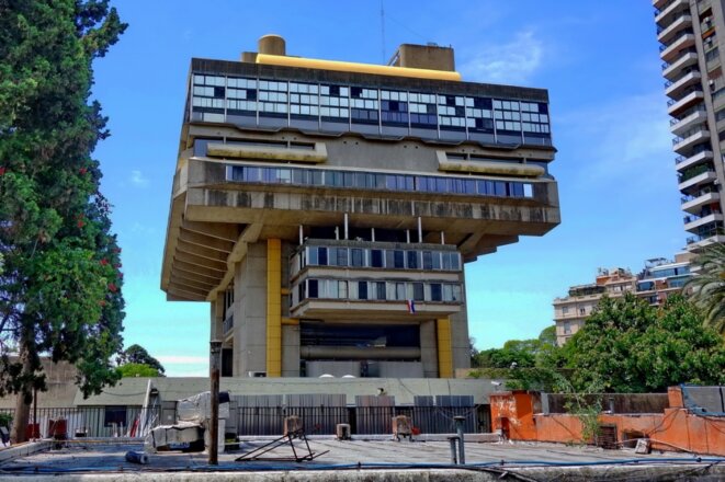Le siège de la Bibliothèque nationale argentine. Le siège de la Bibliothèque nationale argentine.