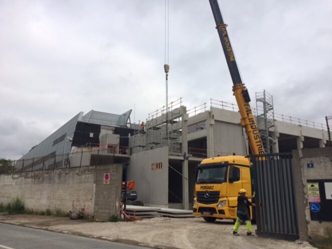 Chantier de l'extension du data center PAR 7 d'Interxion, à La Courneuve, 1er juillet 2016 (JL). Chantier de l'extension du data center PAR 7 d'Interxion, à La Courneuve, 1er juillet 2016 (JL).