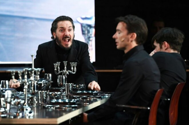 891313-guillaume-gallienne-et-la-troupe-de-la-comedie-francaise-repetent-les-damnes-mis-en-scene-par-ivo-va