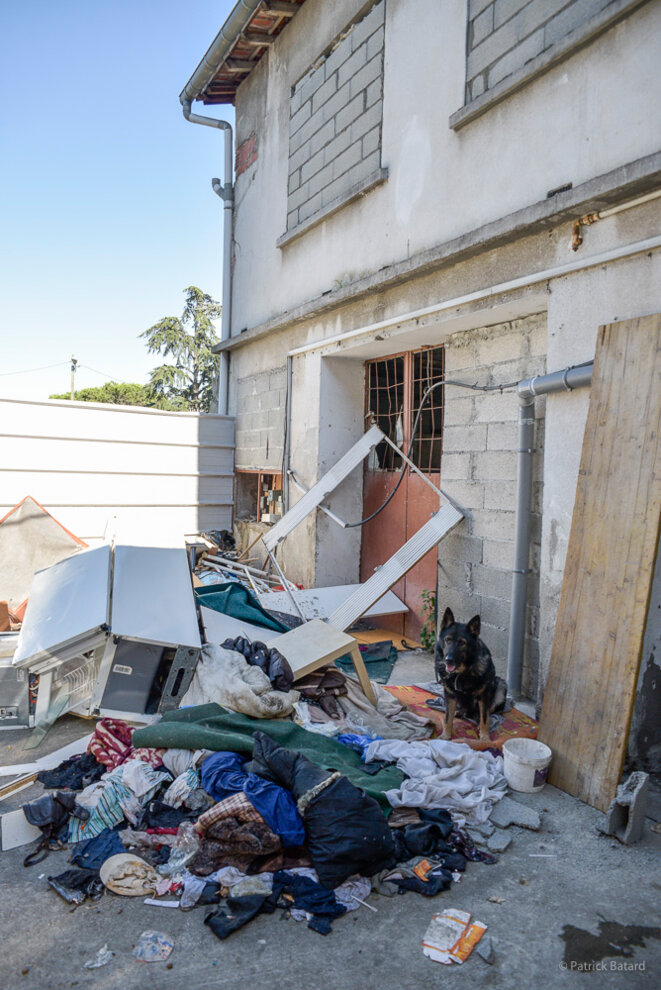 Le logement évacué à été vidé de son contenu et muré. © Patrick Batard Le logement évacué à été vidé de son contenu et muré. © Patrick Batard