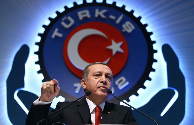 Erdogan alors qu'il vantait les bons aspects du régime hitlérien Erdogan alors qu'il vantait les bons aspects du régime hitlérien