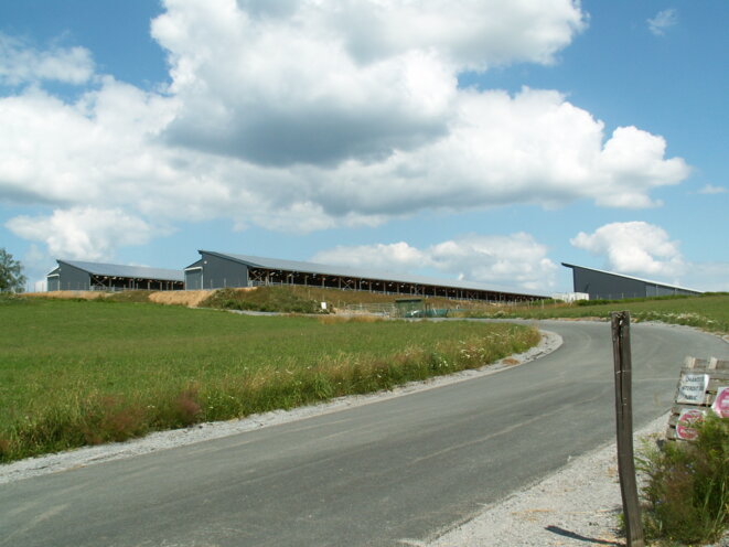 Les bâtiments de la "Ferme des 1000 veaux", à La Courtine, dans la Creuse © DR