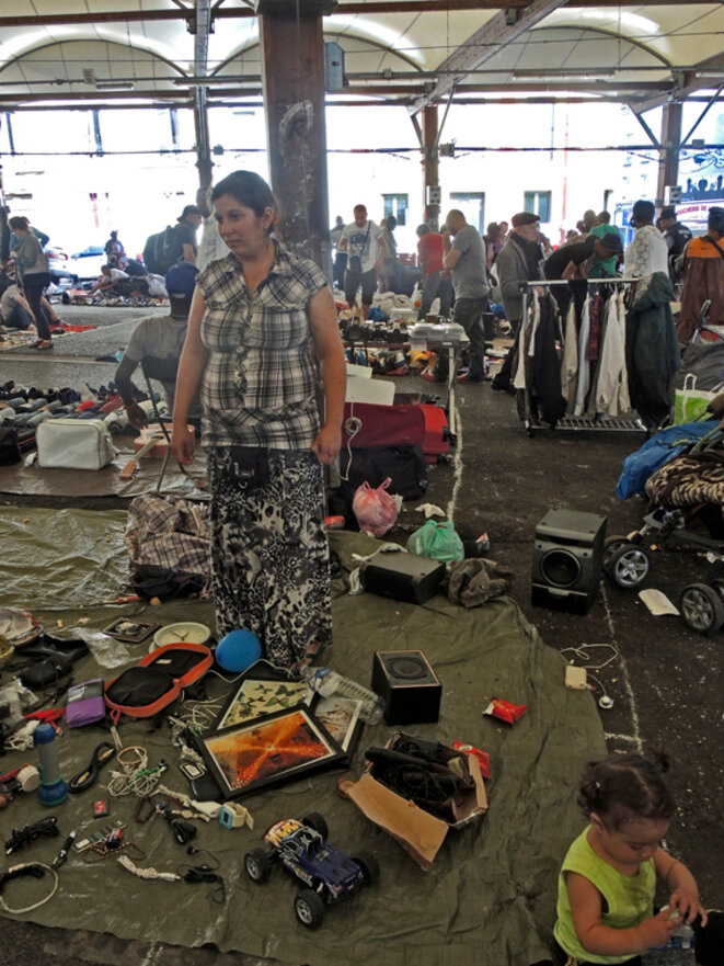 Le déballage du samedi, halle de Croix de Chavaux à Montreuil -13 août 2016 © Gilles Walusinski Le déballage du samedi, halle de Croix de Chavaux à Montreuil -13 août 2016 © Gilles Walusinski