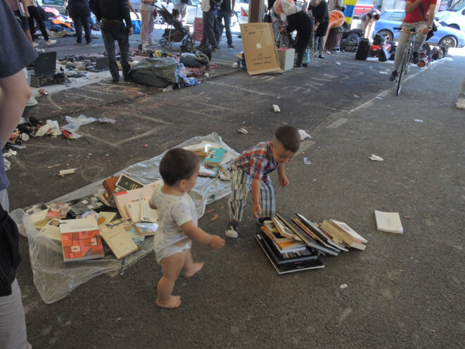 Le déballage du samedi, halle de Croix de Chavaux à Montreuil -13 août 2016 © Gilles Walusinski Le déballage du samedi, halle de Croix de Chavaux à Montreuil -13 août 2016 © Gilles Walusinski
