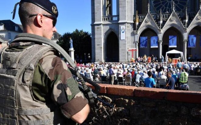 © http://www.ouest-france.fr/pays-de-la-loire/laval-53000/pontmain-3-000-pelerins-pour-la-messe-solennelle-video-4419904 © http://www.ouest-france.fr/pays-de-la-loire/laval-53000/pontmain-3-000-pelerins-pour-la-messe-solennelle-video-4419904