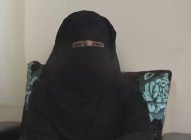 Figure 1. Une femme portant un niqab témoigne à Raqqa (Syrie) en 2014. (DR) Figure 1. Une femme portant un niqab témoigne à Raqqa (Syrie) en 2014. (DR)