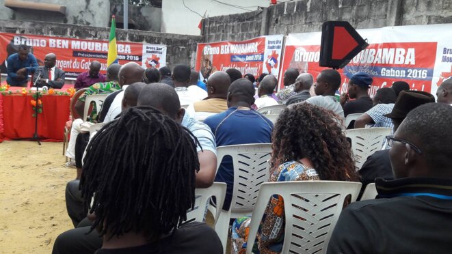 Bruno Ben MOUBAMBA a organisé un point de presse à son quartier général au stade de la nation. Bruno Ben MOUBAMBA a organisé un point de presse à son quartier général au stade de la nation.