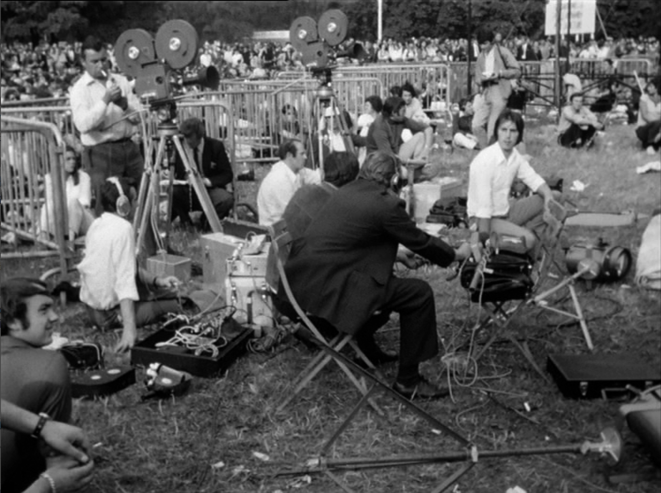 Opérateurs devant la grande scène - Fête 1969 © Coll. Ciné-Archives Opérateurs devant la grande scène - Fête 1969 © Coll. Ciné-Archives