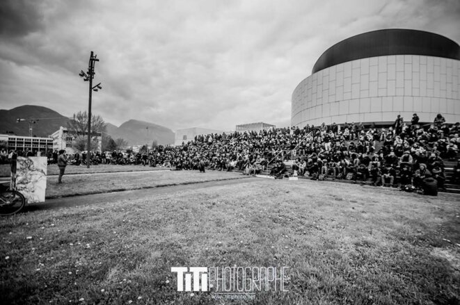 Nuit Debout Grenoble - Crédit Photo : Titi Photograpghe Nuit Debout Grenoble - Crédit Photo : Titi Photograpghe