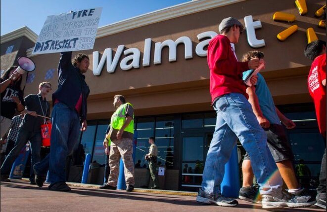Action d'Our Walmart devant un magasin aux États-Unis en 2016 © Reuters Action d'Our Walmart devant un magasin aux États-Unis en 2016 © Reuters