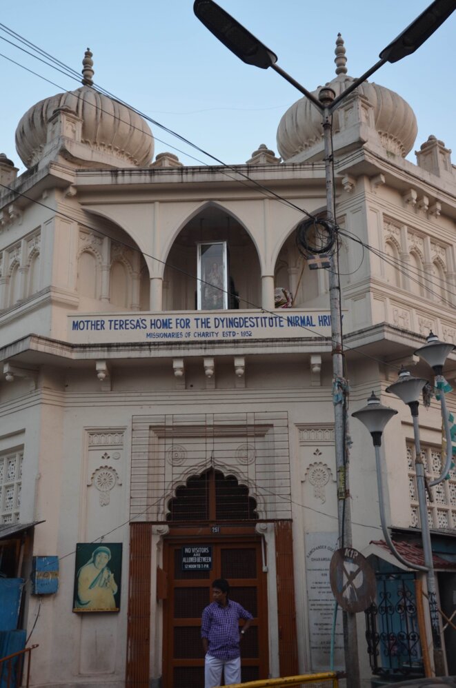 L'entrée du mouroir des Missionnaires de la Charité, à Calcutta © Guillaume Delacroix