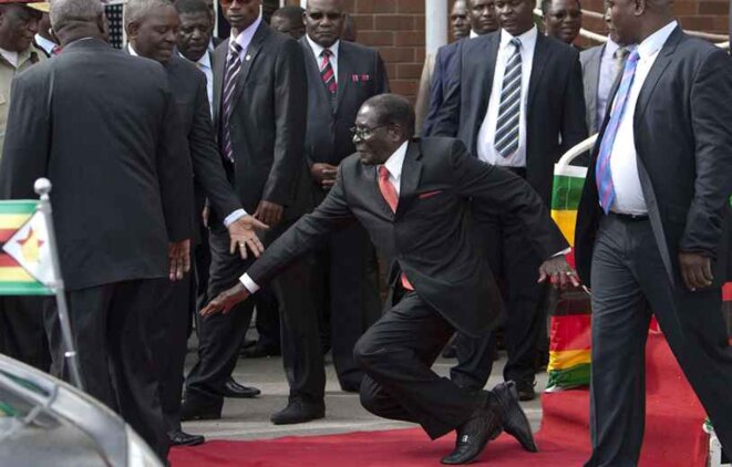 Robert Mugabe trémuche à Harare le 4 février 2015. - AP/SIPA Robert Mugabe trémuche à Harare le 4 février 2015. - AP/SIPA