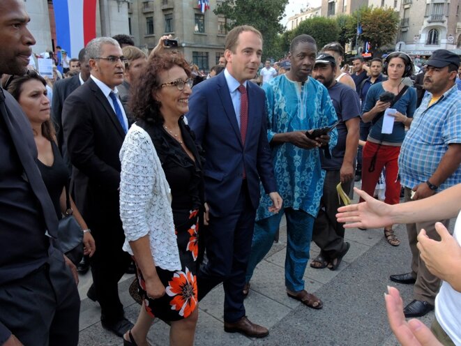 Montreuil, fête de la Libération le 3 septembre 2016. Le maire Patrice Bessac et une adjointe à la rencontre des habitants. © Gilles Walusinski Montreuil, fête de la Libération le 3 septembre 2016. Le maire Patrice Bessac et une adjointe à la rencontre des habitants. © Gilles Walusinski