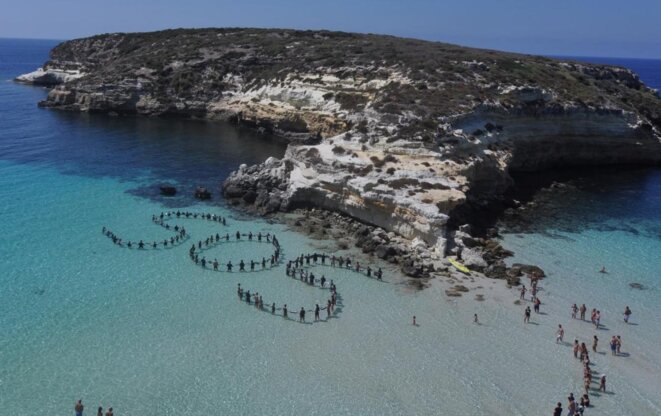 Sur la plage de Lampedusa © Amnesty international