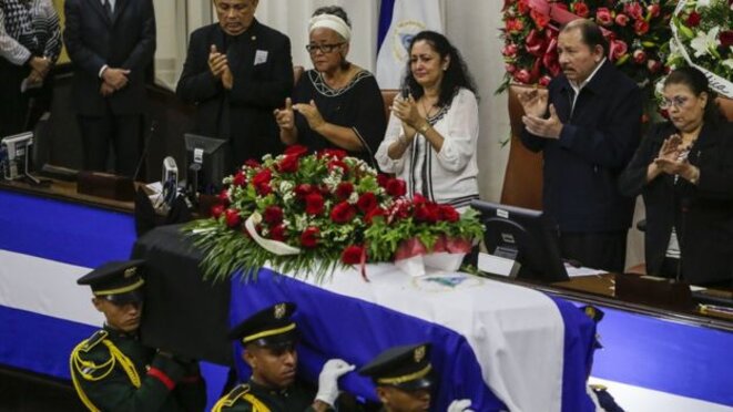 Le Président Ortega a pris part à l'hommage célébrant Nuñez au Parlement. Enterrait-il également le Front Sandiniste de Libération Nationale ? Le Président Ortega a pris part à l'hommage célébrant Nuñez au Parlement. Enterrait-il également le Front Sandiniste de Libération Nationale ?