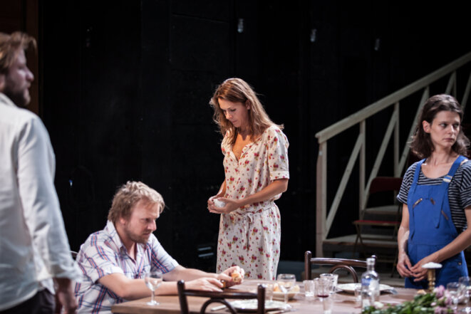 « Vania » : les acteurs du Français disent merci à Julie Deliquet