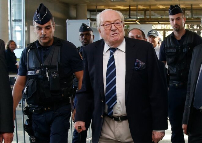 Jean-Marie Le Pen à son arrivée au tribunal de grande instance de Nanterre, le 5 octobre. © Reuters Jean-Marie Le Pen à son arrivée au tribunal de grande instance de Nanterre, le 5 octobre. © Reuters