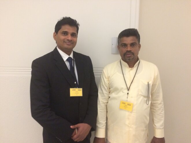 Channa Jayasumana (à gauche) et Kolon Saman, avocat et agriculteur sri-lankais. © LL. Channa Jayasumana (à gauche) et Kolon Saman, avocat et agriculteur sri-lankais. © LL.