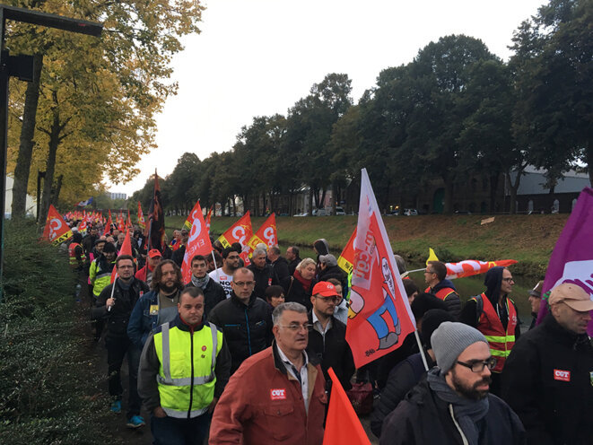 Dès 8 heures du matin, des milliers de syndicalistes partent du parc Saint-Pierre pour se rendre devant la cour d'appel d'Amiens. © CG