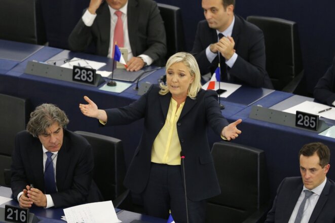 Marine Le Pen au parlement européen, à Strasbourg, le 7 octobre 2015. Marine Le Pen au parlement européen, à Strasbourg, le 7 octobre 2015.