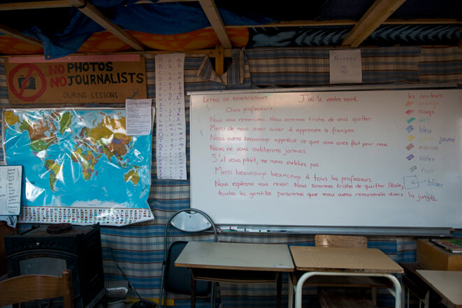 À l'intérieur de l'école du chemin des Dunes, la veille du premier jour du démantèlement de la «jungle». © Bertrand Gaudillère / Item À l'intérieur de l'école du chemin des Dunes, la veille du premier jour du démantèlement de la «jungle». © Bertrand Gaudillère / Item