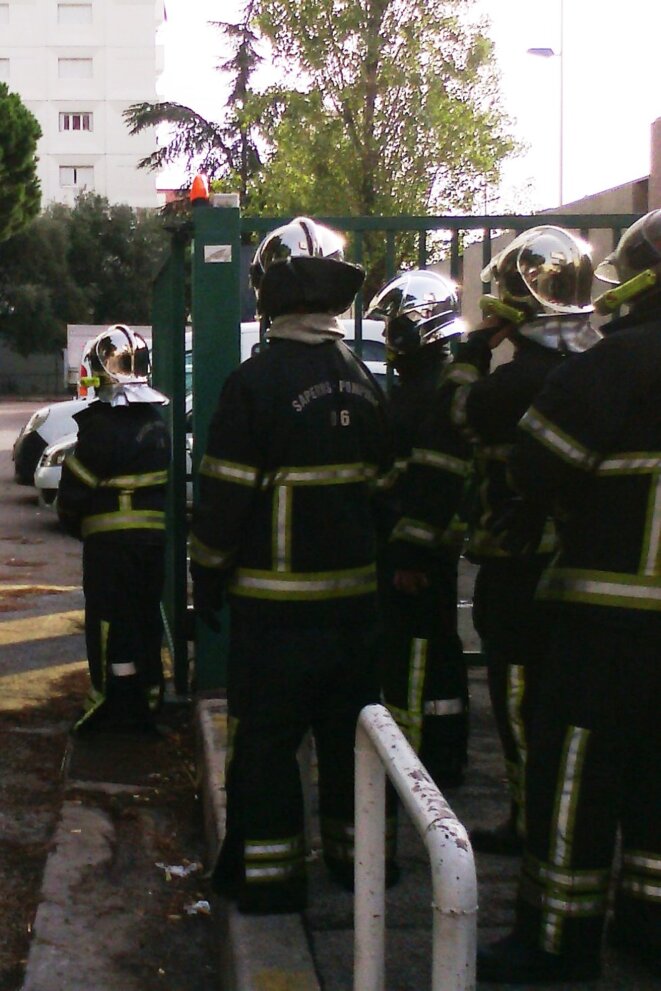 Caillassage et incendie volontaire en ZSP (photo personnelle) © Didier CODANI Caillassage et incendie volontaire en ZSP (photo personnelle) © Didier CODANI