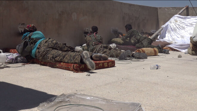 Des combattants kurdes lors de la prise de Manbij, le 8 août 2016 © Matthieu Delmas Des combattants kurdes lors de la prise de Manbij, le 8 août 2016 © Matthieu Delmas