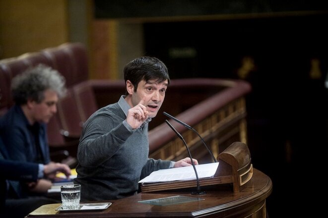 Pablo Bustinduy au congrès des députés à Madrid, le 27 avril 2016. © Podemos / Flickr.