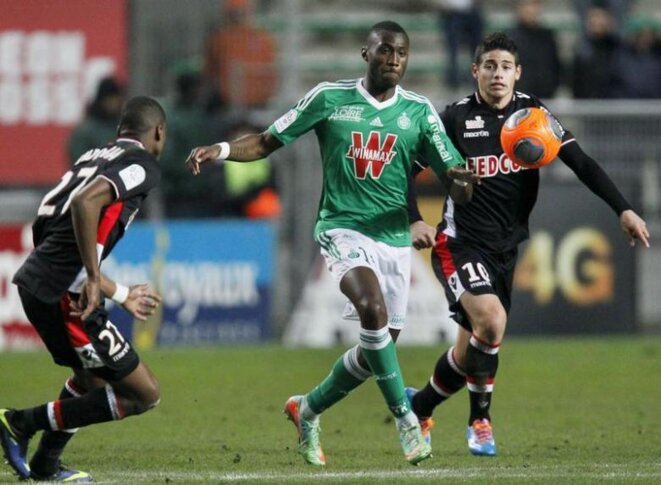 Le Français Josuha Guilavogui sous le maillot de l'AS Saint-Étienne © Reuters Le Français Josuha Guilavogui sous le maillot de l'AS Saint-Étienne © Reuters