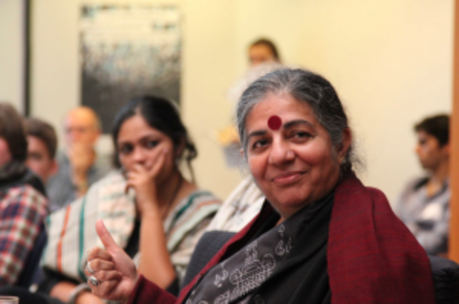Vandana Shiva, qui a mis en avant l'idée selon laquelle des plantes qui ne peuvent pas se reproduire vont pourtant envahir le monde. Vandana Shiva, qui a mis en avant l'idée selon laquelle des plantes qui ne peuvent pas se reproduire vont pourtant envahir le monde.