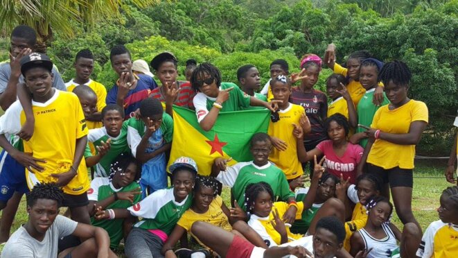 La Jeunesse guyanaise d'APATOU sur la rive droite de la basse vallée du MARONI. La Jeunesse guyanaise d'APATOU sur la rive droite de la basse vallée du MARONI.