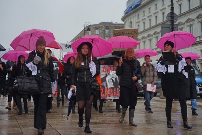 Manifestation anticléricale, contre l'interdiction totale de l'avortement, le 24 octobre 2016 à Varsovie © Amélie Poinssot Manifestation anticléricale, contre l'interdiction totale de l'avortement, le 24 octobre 2016 à Varsovie © Amélie Poinssot