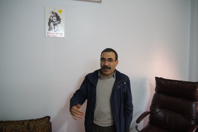 Aldar Xelil dans son bureau en Décembre 2015