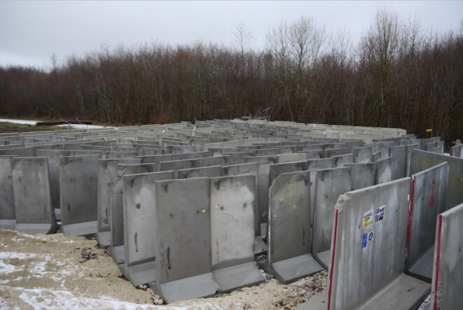 Des restes du mur de l'Andra dans le bois Lejuc, 10 janvier 2017 (JL)