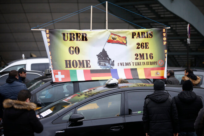 Los taxistas se manifiestan en Porte Maillot, París, 26 de enero. © Reuters - Charles Platiau Los taxistas se manifiestan en Porte Maillot, París, 26 de enero. © Reuters - Charles Platiau