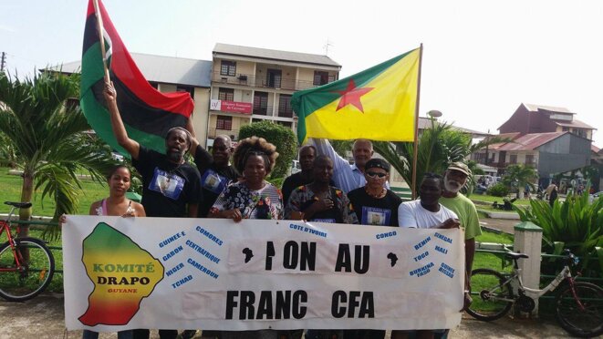 Les militants du Mouvement International pour les Réparations-Guyane (MIR-Guyane), du Komité Drapo et de l'Organisation Guyanaise des Droits Humains (OGDH), place du coq à Cayenne. Les militants du Mouvement International pour les Réparations-Guyane (MIR-Guyane), du Komité Drapo et de l'Organisation Guyanaise des Droits Humains (OGDH), place du coq à Cayenne.