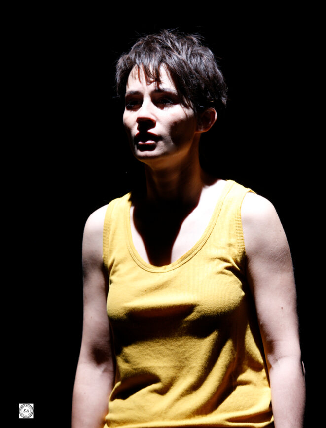 scène de "4.48 Psychosis" © Simon Annand scène de "4.48 Psychosis" © Simon Annand