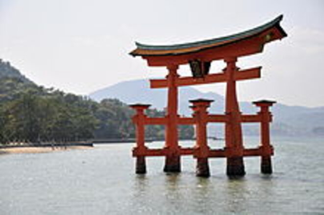 220px-torii-de-miyajima